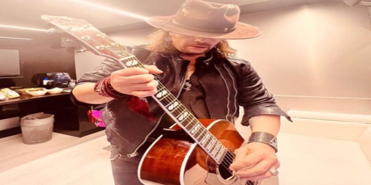 Gianluca Grignani torna a Sanremo 2023 per il karma. (Foto: Web)