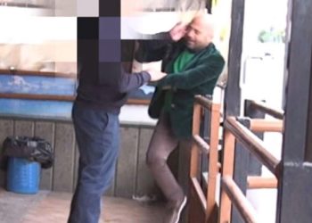 Luca Abete, inviato Striscia la notizia aggredito ad Afragola