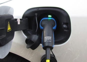 Auto ibride plug-in (foto: Pixabay)