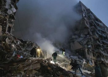 Condominio distrutto a Dnipro, Ucraina (LaPresse)