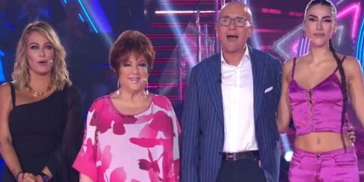 Giulia Salemi, Orietta Berti e Sonia Bruganelli, insieme a Verissimo. (Foto: Web)