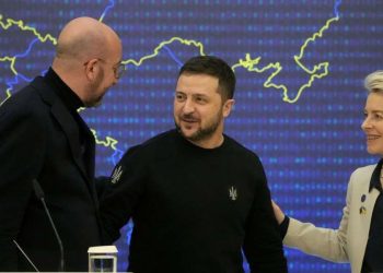 Charles Michel,
Volodymyr Zelensky e Ursula von der Leyen (LaPresse)