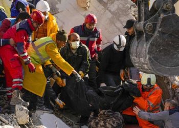 Rinvenimento di una vittima ad Adana, Turchia (LaPresse)