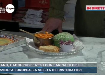 Il primo hamburger di Grilli a Milano (Mattino5)