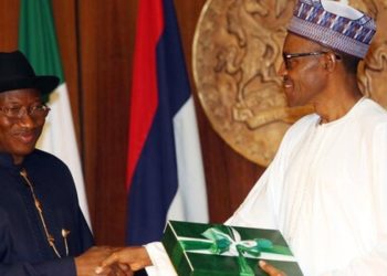 Goodluck Jonathan e Muhammadu Buhari, ex presidente e presidente della Nigeria (Twitter)