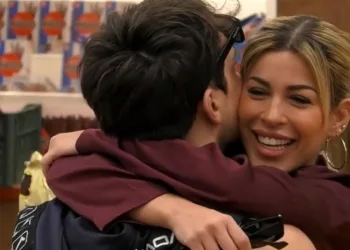 Oriana Marzoli abbraccia Daniele Dal Moro (Foto: web"