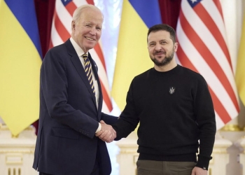 Biden da Zelensky a Kiev