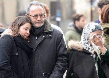 In Francia, sul luogo dell'omicidio (LaPresse)