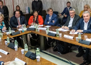 Sindacati-Governo, tavolo