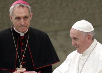 Papa Francesco con Mons. Gaenswein