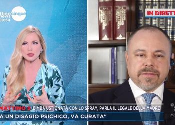 Il caso della mamma che ha ustionato la figlia di 17 mesi con lo spray (Mattino5)