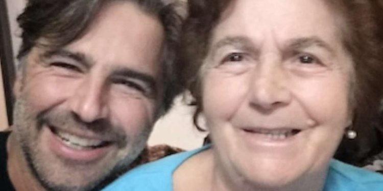 Beppe Convertini con la madre Grazia (Instagram)