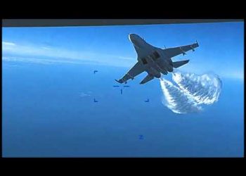 Il video dello scontro fra il drone Usa e il jet russo (screen Youtube)