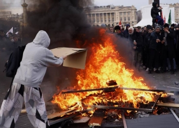 scontri in Francia contro le pensioni