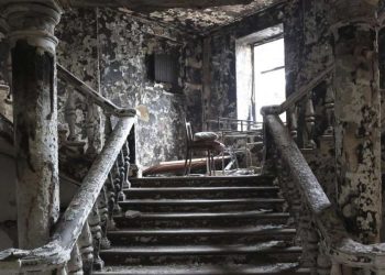 I resti del Teatro dell'Opera di Mariupol (LaPresse)