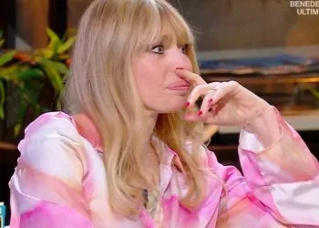 Alessandra Mussolini piange a Oggi è un altro giorno