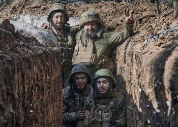 Soldati ucraini nelle trincee di Bakhmut (LaPresse)