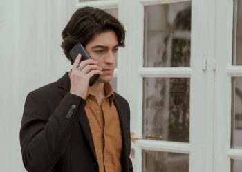 Carmine Buschini è Carlo Bandera in "Il patriarca"