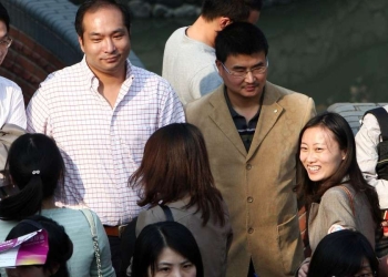 Cinesi 'bambini a tempo pieno'