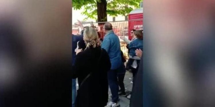 Giuseppe Conte aggredito a Massa