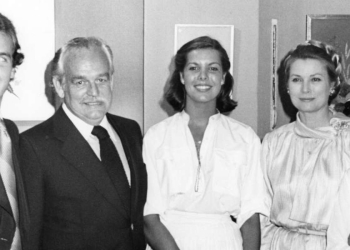 I Principi di Monaco con i figli Carolina, Alberto e Stephanie (La Presse)