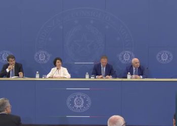 La conferenza stampa del Cdm (YouTube)