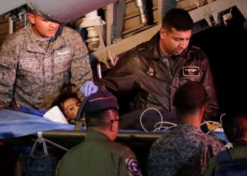 Uno dei quattro bambini indigeni colombiani tratti in salvo (LaPresse)