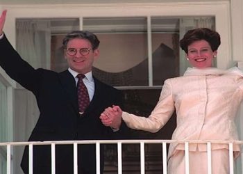 Kevin Kline e Sigourney Weaver in una scena del film