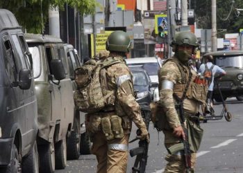 Soldati della Guardia nazionale russa a Rostov sul Don (LaPresse)