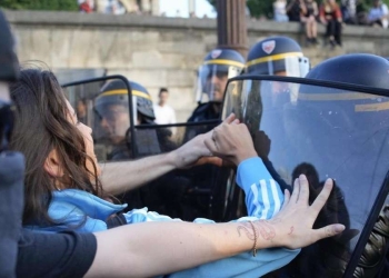 Proteste in Francia dopo l'uccisione di Nahel da parte della polizia (LaPresse)