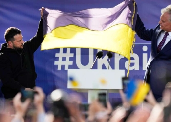 Volodymyr Zelensky con il presidente della Lituania Gitanas Nauseda (LaPresse)