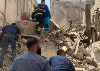 La palazzina crolla a Torre del Greco (Twitter)