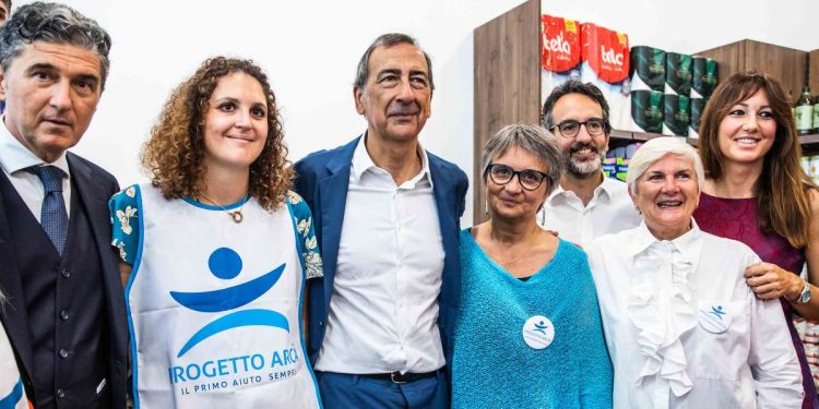 L'inaugurazione del Market Solidale di Progetto Arca con Beppe Sala, sindaco di Milano e assessore alla Famiglia, Solidarietà sociale, Disabilità e Pari opportunità di Regione Lombardia