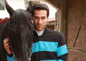 Ekin Koç in una scena del film