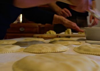 Preparazione casalinga delle seadas (CC Japs 88)