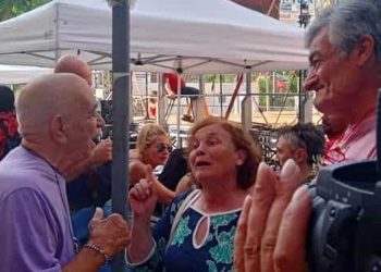 Il pentito Gaspare Mutolo e la madre della vittima di mafia, Graziella Accetta, in via d'Amelio (Twitter)