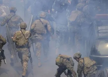 Proteste e scontri a Beirut a causa della crisi economica (LaPresse)