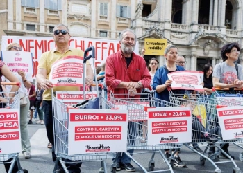 Manifestazione a favore del Rdc (LaPresse)