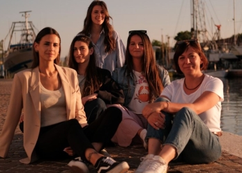 Da sinistra: Ilaria Cappuccini, Giulia Ricci, Matilda Banchetti, Carlotta Santolini e Alice Pari di Mariscadoras srl