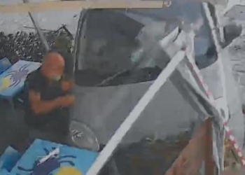 Frame del video del barista quasi investito a Rodello