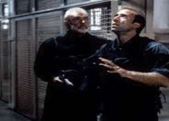 Sean Connery e Nicholas Cage in una scena del film su Rete 4 (Foto web)