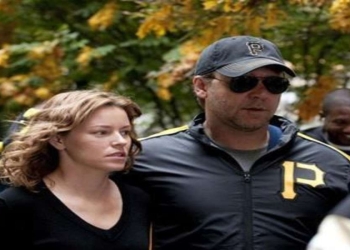 Elisabeth Banks e Russel Crowe in  una scena del film su Canale 5