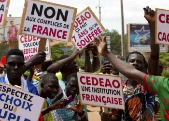 Proteste contr la Francia in Burkina Faso (LaPresse)