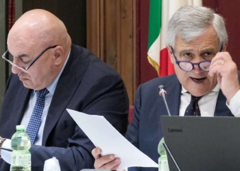 Guido Crosetto, ministro della Difesa, e Antonio Tajani, ministro degli Esteri (LaPresse)