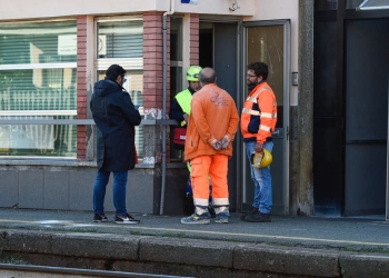 Nella stazione di Brandizzo (LaPresse)