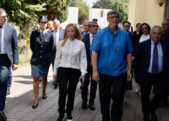 Don Patriciello e Meloni a Caivano