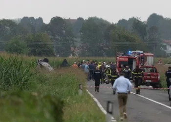 Aereo delle Frecce Tricolori si schianta all'aeroporto Sandro Pertini di Caselle Torinese (LaPresse)