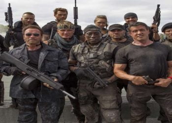 Foto di gruppo con le superstar del film su Italia 1 (Foto Web)