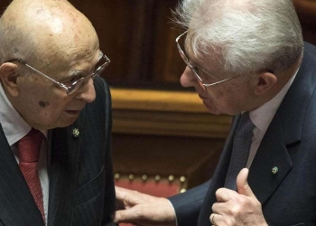 Giorgio Napolitano con Mario Monti (LaPresse)