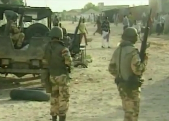 Mogadiscio 1993: soldati italiani in un momento della battaglia del Pastificio (foto dal web)